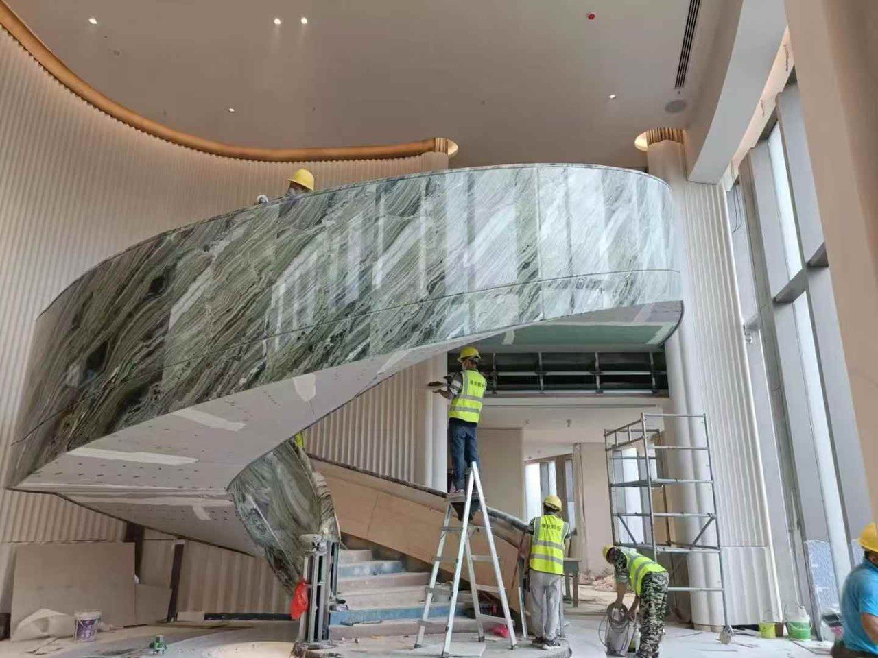 Сходи з мармуру RAGGIO VERDE