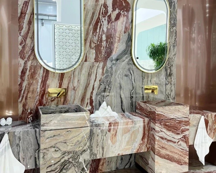 Ванна кімната з мармуру Arabescato Orobico Rosso