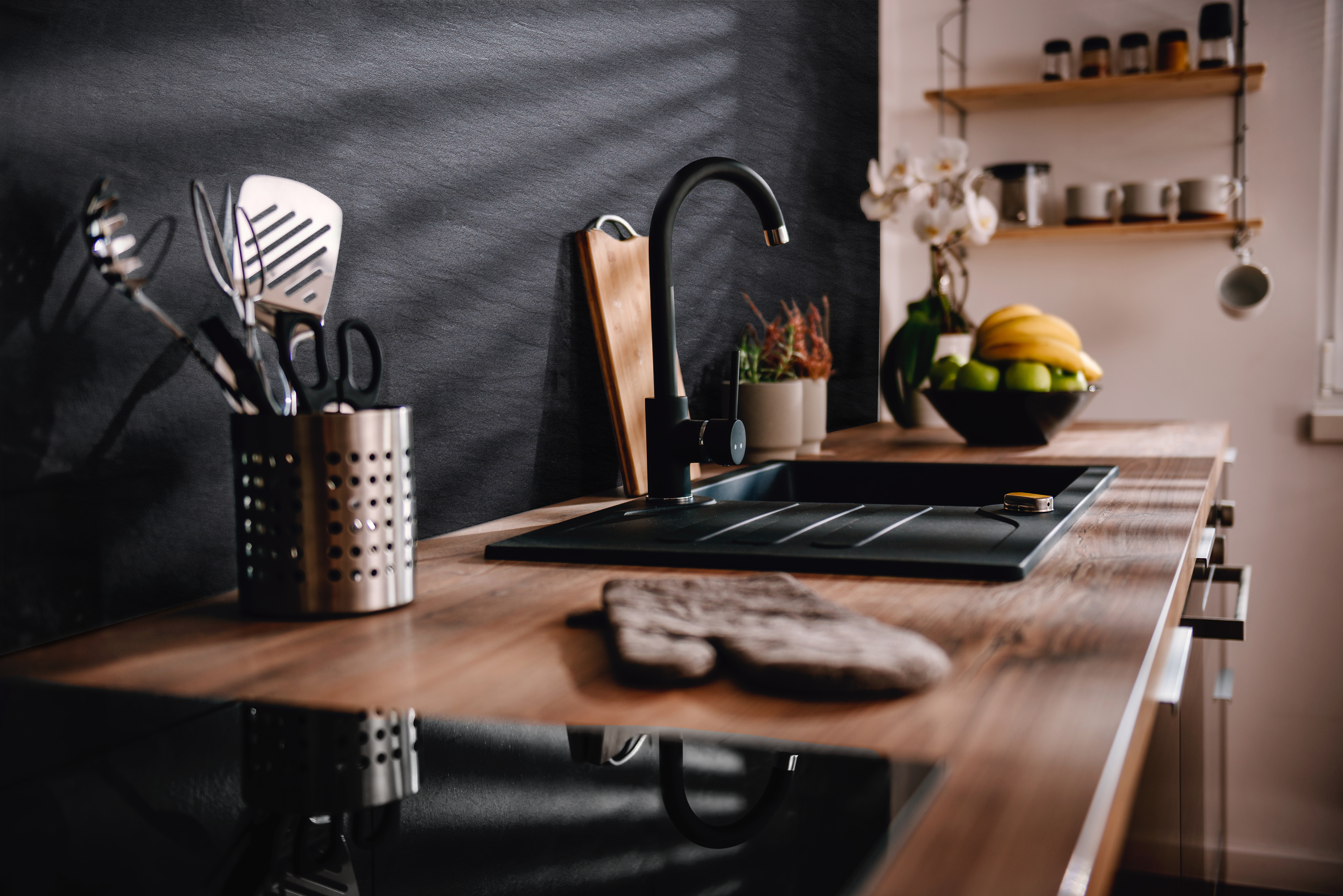 Стінові панелі з граніту BLACK VERMONT #2