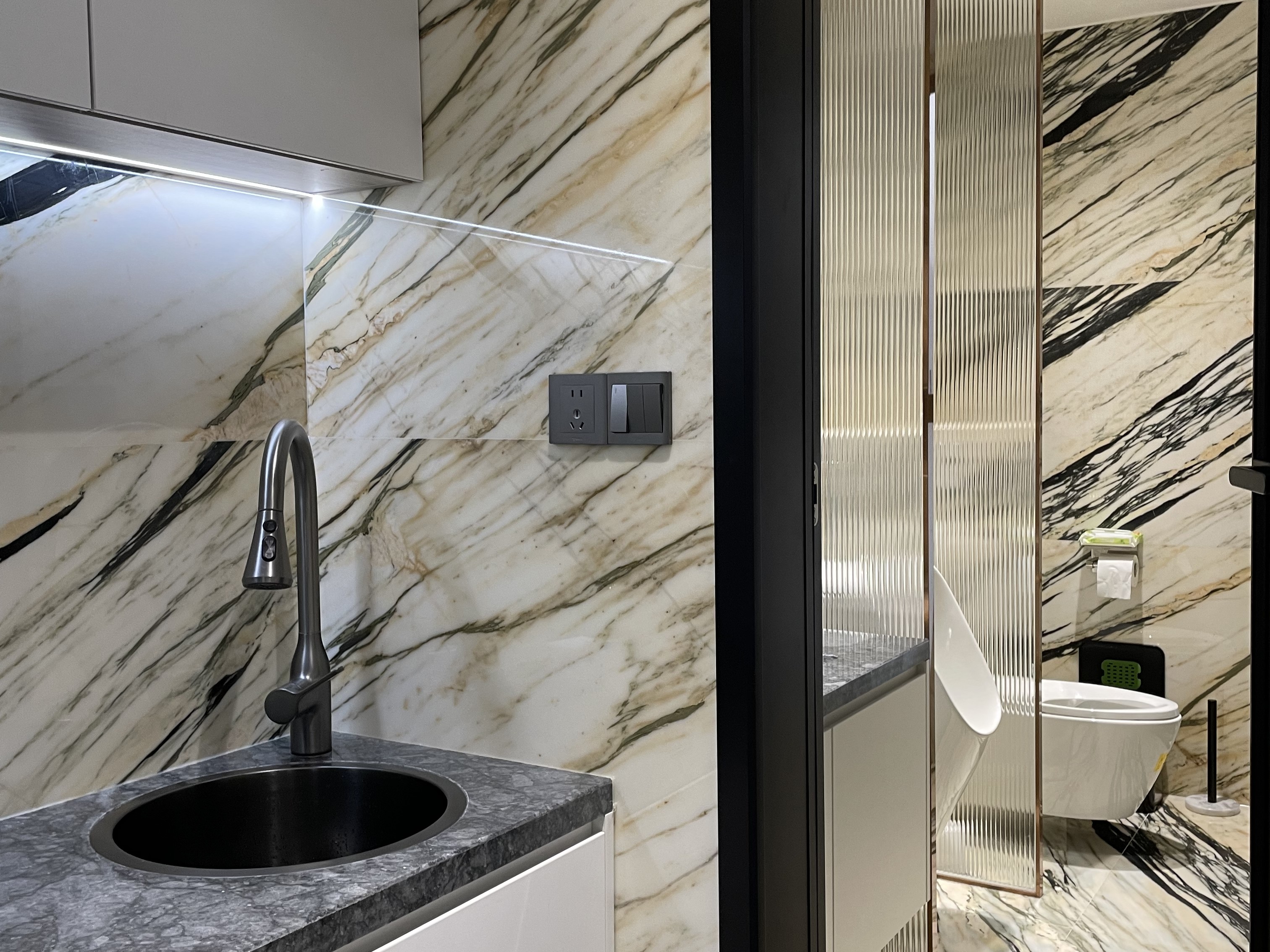 Стіни та підлога з мармуру CALACATA ORIENTAL #4