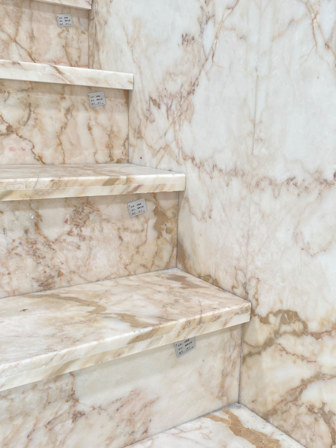 Сходи та стінові панелі з мармуру CALACATTA GOLD #4